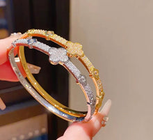 Load image into Gallery viewer, Floréa Clover Crystal Bangle