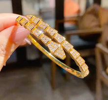Load image into Gallery viewer, Lumière Crystal Bangle