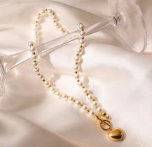 Load image into Gallery viewer, Heart Pearl Necklace
