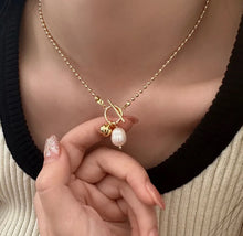 Load image into Gallery viewer, pearl Toggle Necklace
